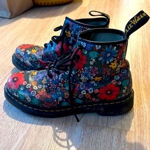 Dr.Marten flower boot